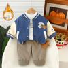 Conjunto de Chaqueta de Béisbol de Forro Polar para Niños Otoño e Invierno Nuevo Elegante Conjunto de Invierno Grueso de Tres Piezas para Bebés y Niños Pequeños Moderno