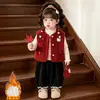 Conjunto Elegante de Colete Espesso Outono/Inverno para Meninas 2026 Novo Conjunto Elegante de Três Peças para Crianças com Lã Roupas Quentes de Inverno