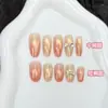 Nuevo arte de uñas estilo ojo de gato con lunares de durazno, en formas ovaladas cortas, medianas y largas, con diseño de moño, en colores nude, creando un look elegante y atmosférico