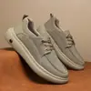 Novos mocassins slip-on de outono, sapatos casuais leves e baixos para homens, modernos, confortáveis e respiráveis para pais de meia-idade