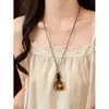 Collar con Colgante Geométrico de Resina y Cordón de Cuero, Sencillo y Elegante, Cadena de Suéter de Alta Gama, Estilo Festivo, Collar con Diseño Personalizado