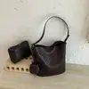 Bolso tejido de gran capacidad para mujer, nuevo estilo verano 2026, bolso cruzado de un solo hombro casual de alta gama, bolso de mano casual para el trabajo
