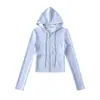 Conjunto de Sudadera con Capucha y Pantalones Deportivos Estilo Retro Americano con Camiseta Interior de Base y Almohadillas en el Pecho, Conjunto de Tres Piezas para Mujer, Nuevo Estilo de Primavera para un Atuendo de Chica Atrevida