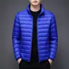 Jaqueta Leve de Penugem e Algodão Masculina Outono Inverno Gola Alta Estilo Curto Roupa Externa para Meia-Idade e Jovens Casual Leve Quente Jaqueta de Algodão Jaqueta Masculina