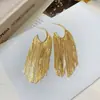 Pendientes de plata en forma de C con diseño simple de temperamento de nicho, pendientes de borla de metal de lujo ligero, modernos, de alta calidad, con personalidad para mujer