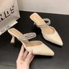 Sandalias Baotou para Mujer Tacón Medio Pantuflas de Dos Usos Verano Calzado Exterior Punta Fina Tacón de Aguja Zapatos Huecos con Pedrería para Mujer Nuevo Estilo 2025