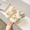 Sandalias para Niña Verano 2026 Nueva Moda Elegantes Infantiles Suela Suave Princesa Chanclas de Playa Antideslizantes Sandalias de Niña