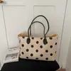 Bolsa de Ombro Única Personalizada com Bolinhas Estilosa Grande Capacidade Design de Nicho para o Trabalho Bolsa Tote para Mulheres Bolsa de Mão com Temperamento Casual
