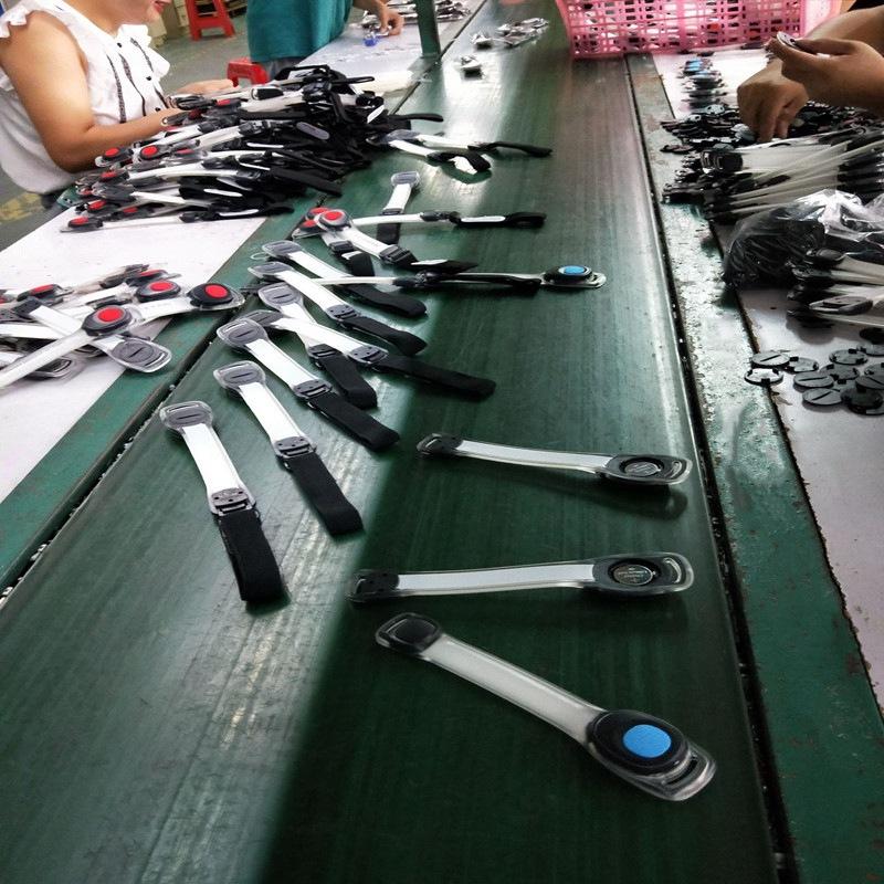 新款夜间跑步骑行魔术贴发光臂带PVC发光手腕带户外运动闪光臂带