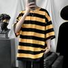 Camiseta de Verano de Rayas de Manga Corta para Hombre, Versátil Estilo Coreano Moderno Estudiante Estilo Hong Kong Holgada Manga Cinco Cuartos Top Moderno Marca Moderna