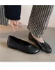 Sapatos Baixos Femininos de Bico Redondo Primavera 2026 Aumentadores de Altura Confortáveis Sapatos Baixos de Boca Profunda Verão Simples Cor Sólida