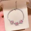 Pulseira pingente geométrico de flor de zircônia cúbica estilo europeu e americano, elegante e versátil, uma peça de joalheria delicada e luxuosa com um toque de alta qualidade, um acessório único e estiloso para mulheres