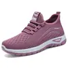 Zapatos para mujer con suelas blandas que no cansan los pies, nuevas zapatillas de verano con suela gruesa, zapatos casuales transpirables de punto volador, zapatos versátiles para mujer al por mayor
