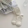 Calcetines Apilados con Etiqueta de Tela Blanca y Azul, Calcetines de Primavera y Verano para Mujer, Calcetines de Media Pantorrilla con Lazo de Algodón y Accesorios de Concha, Adecuados para Todas las Estaciones