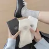 Meias de Novo Estilo Outono e Inverno para Mulheres com Bordado de Coração, Tendência Preto e Branco Cinza Esportivas Longas de Algodão Meias Atacado