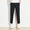Pantalones de Hombre de Alta Gama Verticales Sin Planchar Verano Delgados de Nueve Puntos Pantalones Casuales para Cuatro Estaciones Estilo Coreano Modernos Ajustados Rectos