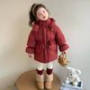 Abrigo de Algodón Grueso para Niñas Ropa de Invierno 2025 Nueva Elegante Chaqueta de Algodón de Longitud Media Ceñida a la Cintura Atuendo Rojo de Año Nuevo para Niñas