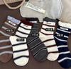 Meias de Novo Estilo para Mulheres, Meias de Meia-Perna Estilo Coreano com Bolhas para Primavera e Outono, Meias Arrastão Listradas com Etiqueta de Tecido Estilo Menina Retrô, Indústria de Meias Zhuji