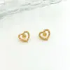 Novos Brincos Tendência de Design de Nicho com Cravação de Diamantes em Formato de Coração Doce, Brincos Simples e de Alto Padrão de Luxo Leve para Mulheres