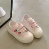 Tênis Brancos de Lona Respiráveis Estilo Coreano Campus Solado Grosso para Mulheres 2026 Novo Estilo Velcro Estudante Versátil Confortável