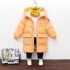 Inverno novas roupas acolchoadas de algodão infantil roupas acolchoadas de algodão médio e longo para meninos e meninas Versão coreana de casaco jaqueta acolchoado de algodão com capuz grosso atacado