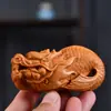 Yuhualong Taihang Talla en Madera de Tuya Mango de Pez Dragón Pieza de Manillar Cabeza de Dragón Cuerpo de Pez Talla en Madera Maciza Colgante para Coche Decoración Estilo Nacional