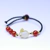 Jade Hetian Natural Ágata Roja Tejido a Mano con Oro Chapado en Cobre Plata 925 Accesorios de Conejo Diseño Elegante