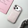 El diseño del sofá con estampado de lunares es adecuado para fundas de teléfono iPhone 16 Pro Max, y es un diseño nuevo y minimalista para la serie Apple 17, con una carcasa rígida.