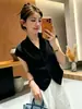 Verano 2026 Nueva Camisa de Tirantes de Cuello en V de Alto Nivel Estilo Coreano, Casual Holgada, Adelgazante Versátil Top Corto Moderno