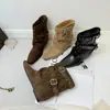 Botas de Cavaleiro Retrô Francesas Femininas Outono Novo Estilo Aumento Interno de Altura Solado Macio Botas Curtas com Salto Bloco Ocidental Botas para Calça Superfície de Camurça com Pelúcia