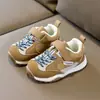 Colección Otoño 2026 Zapatos Deportivos Infantiles Tenis Retro para Niños Suela Suave Antideslizantes Zapatos para Caminar de Bebé En Stock