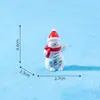 Decorações de Natal em miniatura: uma pequena figura de boneco de neve segurando uma placa, perfeita para criar uma charmosa paisagem de inverno, decorações DIY e pequenos enfeites