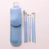 Venta al por mayor del fabricante Juego de seis piezas de herramientas para quitar cera del oído de acero inoxidable, Juego de cucharas para el oído con estuche de cuero, Limpiador de oídos portátil