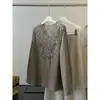 Camisa de encaje patchwork estilo francés de alta resistencia con cuello en V y manga larga para mujer, nuevo diseño de verano, única y hermosa, holgada y ligera, top protector solar