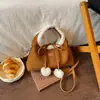 Lindo bolso de retazos de lana de cordero de invierno para mujer, nuevo estilo 2026, bolso de hombro retro de gamuza, bolso cruzado de moda