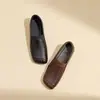 Zapatos para mujer con suelas cómodas y suaves, nuevo modelo otoño 2026, mocasines slip-on de punta cuadrada, zapatos de un solo color de tacón bajo con corte profundo