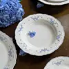 Platos de cerámica retro estilo francés con encaje floral azul, tazas y platillos de cerámica, platos de postre, platos de ensalada, platos llanos, platos hondos, platos ovalados