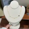 Colar Colorido Dopamina Perolado Lápis-lazúli Florido Versátil Colorido Elegante Simples Corrente de Clavícula Nicho de Luxo Alto Padrão