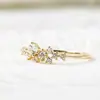 Anel de Casamento Estrelado com Cravejamento de Diamantes Luo Chen, Joia de Anel Exquisita de Nicho para Presente de Feriado para Mulheres, Anel de Luxo Leve de Alta Qualidade