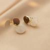 Pendientes retro vintage de la época medieval, de entrada de nicho, de lujo, de alta gama, de moda, estilo cortesano, elegantes pendientes de perlas.