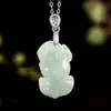 Artículos genuinos natural A calidad jade pequeño colgante de Pixiu plata S925 incrustado con piedra de jade hielo colgante de jade de colina de cuero para hombres y mujeres al por mayor
