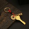 Llavero con colgante de llave de coche y bolso de hombre y mujer con el símbolo del zodiaco Piscis de latón dorado.