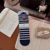 Calcetines grises para mujer, calcetines holgados para primavera y otoño, lindo perrito de dibujos animados estilo japonés, versión coreana, calcetines de media pantorrilla de moda para estudiantes, estilo Ins