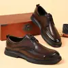 Zapatos de hombre transfronterizos, zapatos casuales de cuero de caballero a la moda, zapatos de oficina estilo británico de negocios, zapatos versátiles para boda, zapatos de moda con hebilla negra