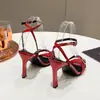 Sandalias de tacón alto de comercio exterior 2026 nuevo verano, punta abierta, hebilla de pedrería, tacón fino y tiras finas rojas para mujer