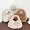 25 Bolso de Mano de Piel Nuevo de Invierno Maillard Lindo Pequeño Bolso de Felpa Bolso Cruzado de Pelo de Cordero para Mujer