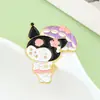 Broche Sanrio Dibujo Animado Lindo Kuromi Perro Canela Perro Pacha Insignia de Metal Accesorios para Ropa de Hombre y Mujer Bolsas