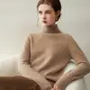 Suéter base de punto liso básico fino sin costuras de cuello alto holgado para mujer