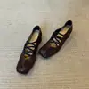 Zapatos de Salón Individuales Vintage de Tira Cruzada con Punta Cuadrada Plisada y Diseño de Nariz de Cerdo, Zapatos Planos Bajos para Mujer