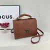 Bolso Cuadrado Pequeño Elegante con Relieve Estilo Europeo y Americano, Nuevo Modelo Otoño 2026, Bolso de Hombro Cruzado Simple de Moda Inspirado en Chanel